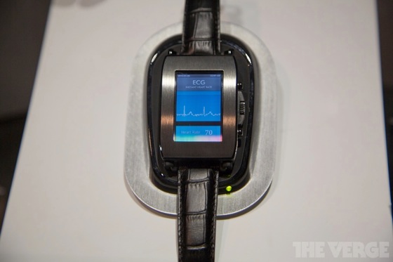 Toshiba smartwatch 20130110 1